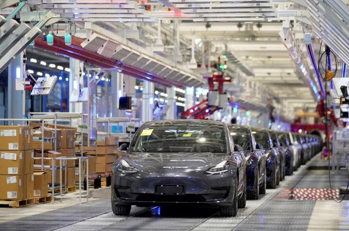 特斯拉工人月薪引热议,985入职特斯拉薪资待遇