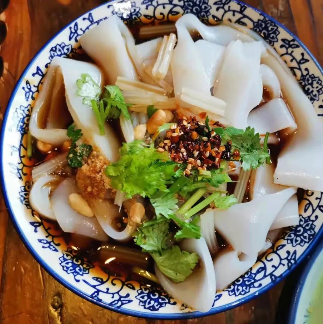 吃货们千万不要错过的昆明美食街,昆明翠湖公园附近美食街