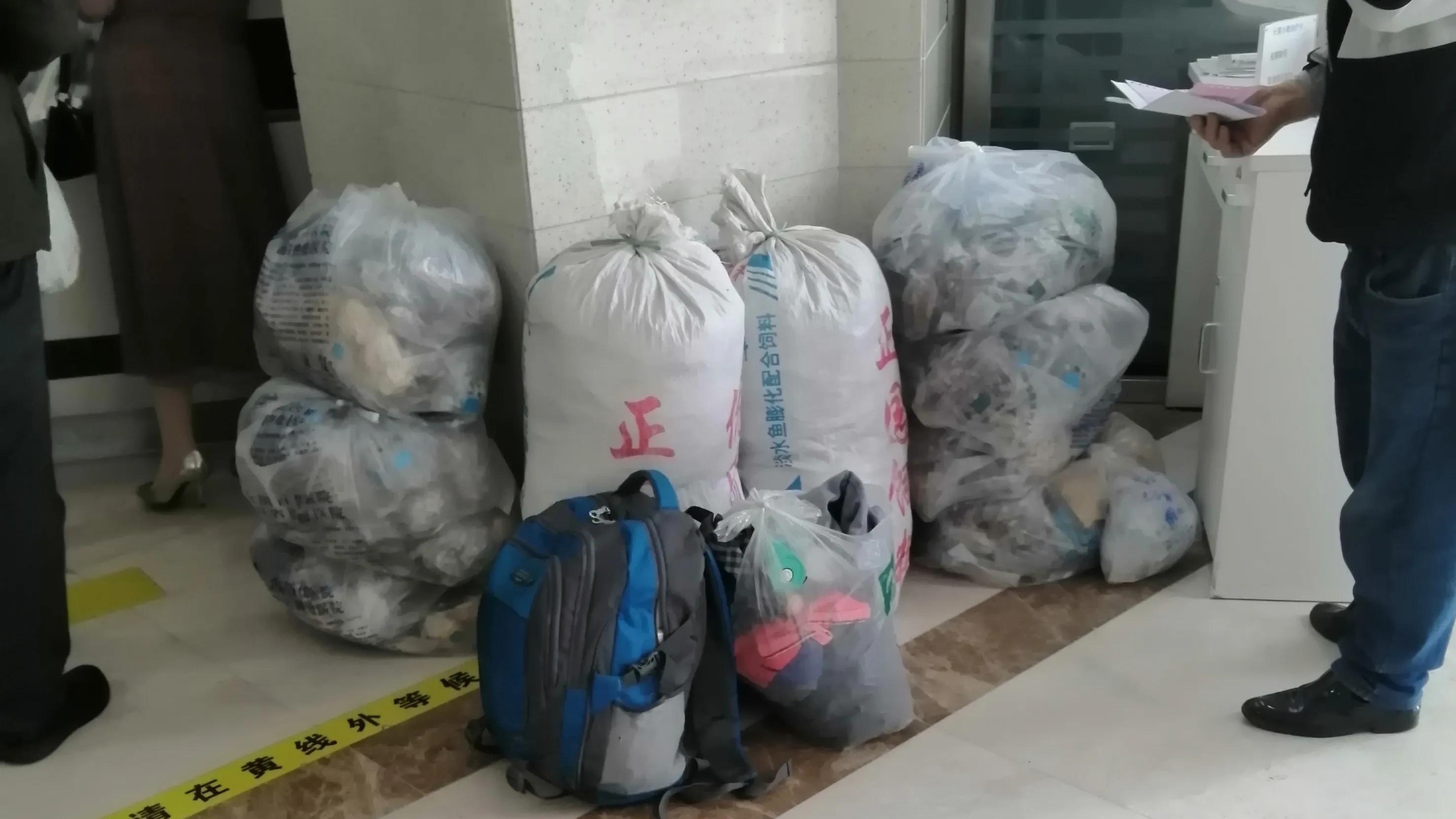 把这大袋小包药，换成大捆小捆菜，大本小本书多好