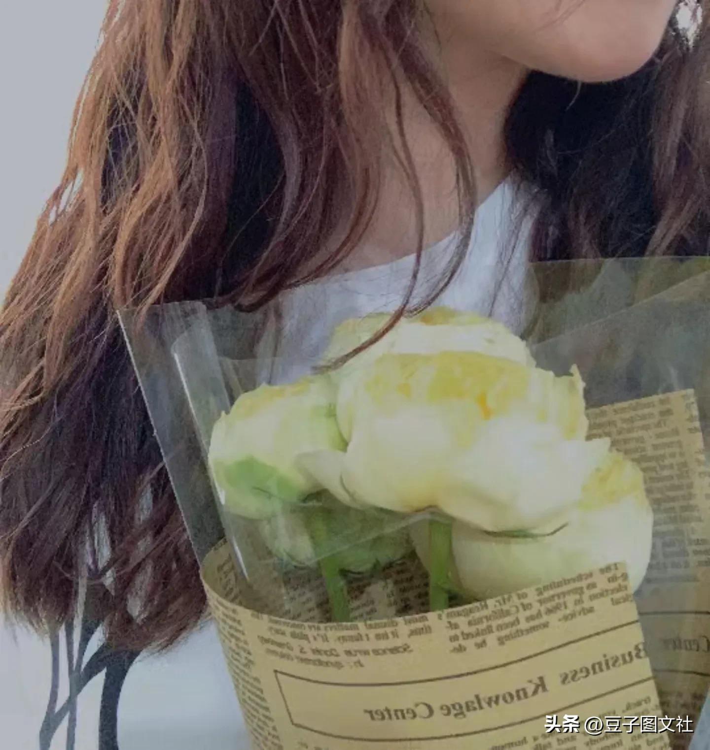 女生头像不露脸头像上有字,超火不露脸部位好看的女生头像