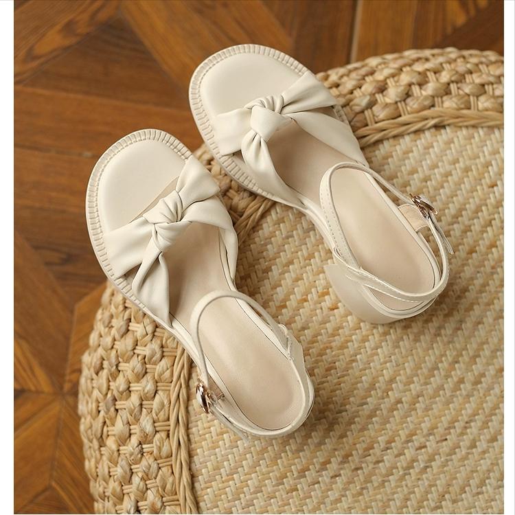 今年穿什么凉鞋好看?这20款好看不累脚