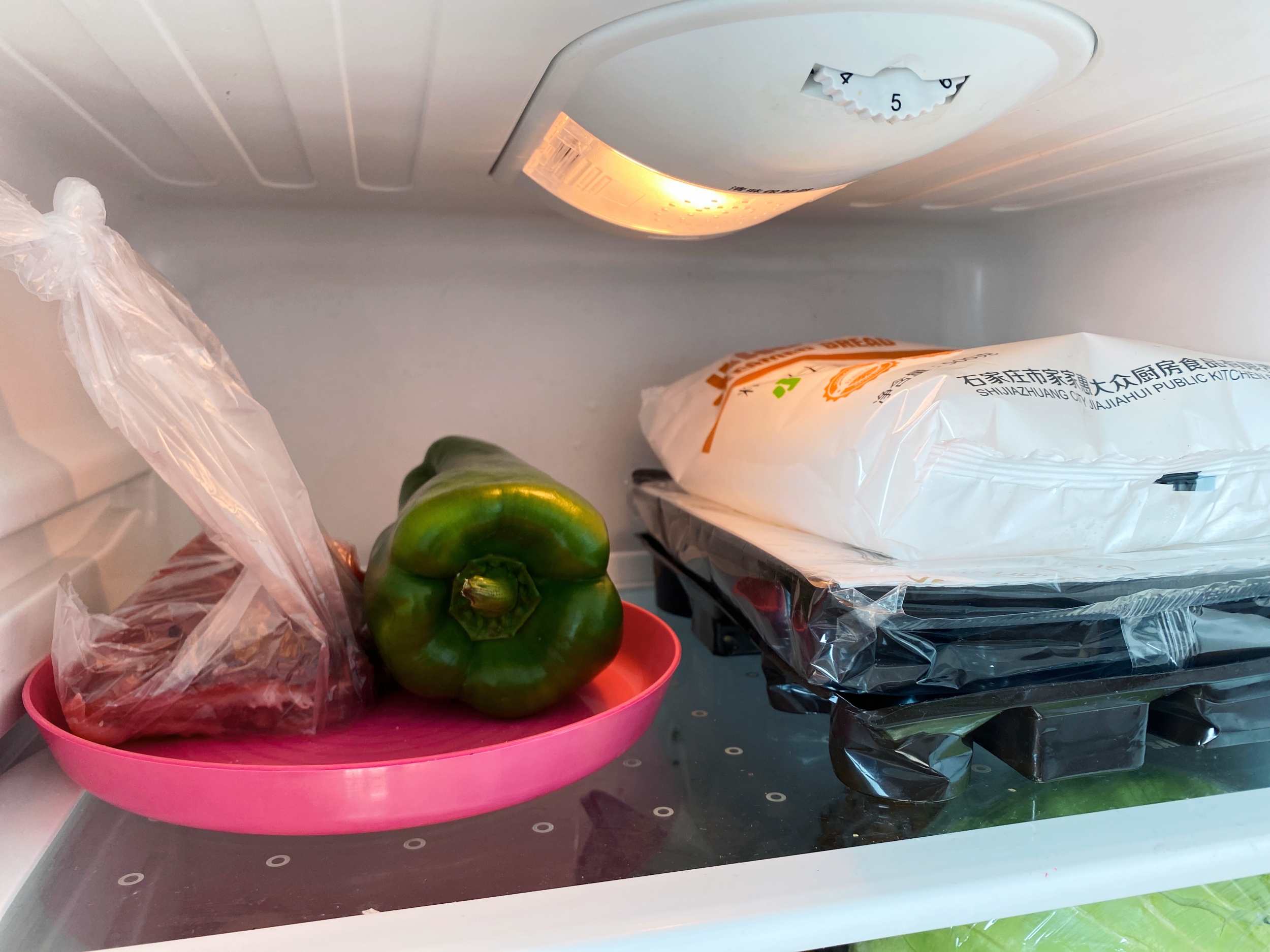 无霜冰箱和有霜冰箱哪种更好用,无霜冰箱和有霜冰箱有什么区别