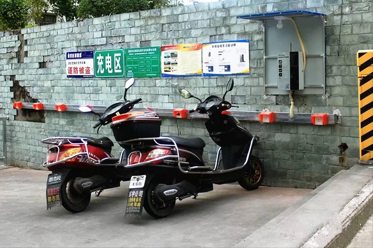 不知道电动车有没有充满还能充吗,电动车充满电多久不拔伤电池