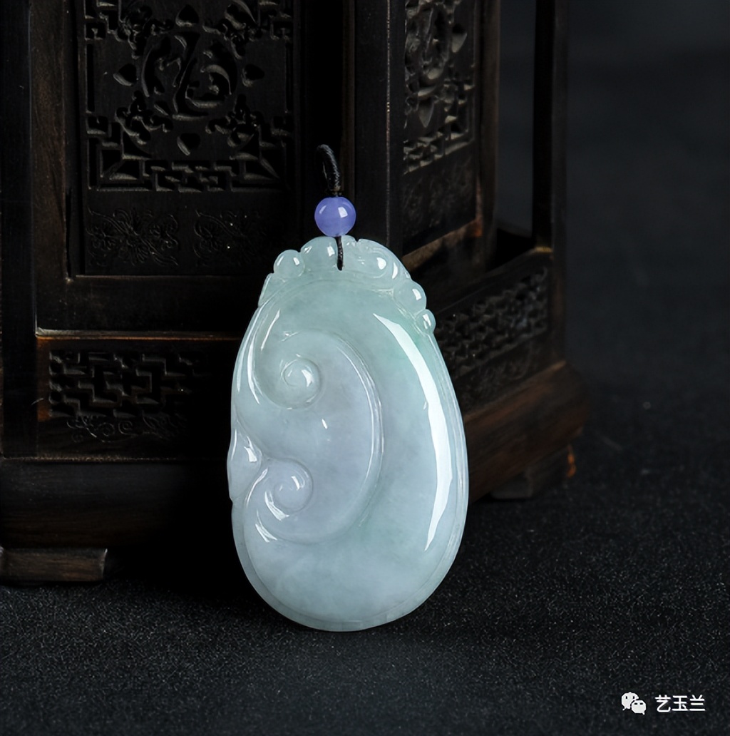 糯种紫色翡翠收藏价值如何鉴定,很便宜的有瑕疵的糯翡翠