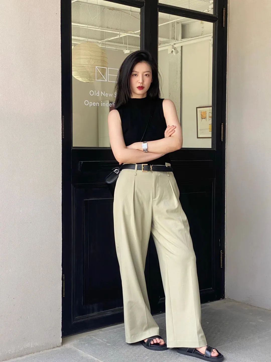 简约背心是一件百搭单品,哪种款式的背心比较经典百搭呢