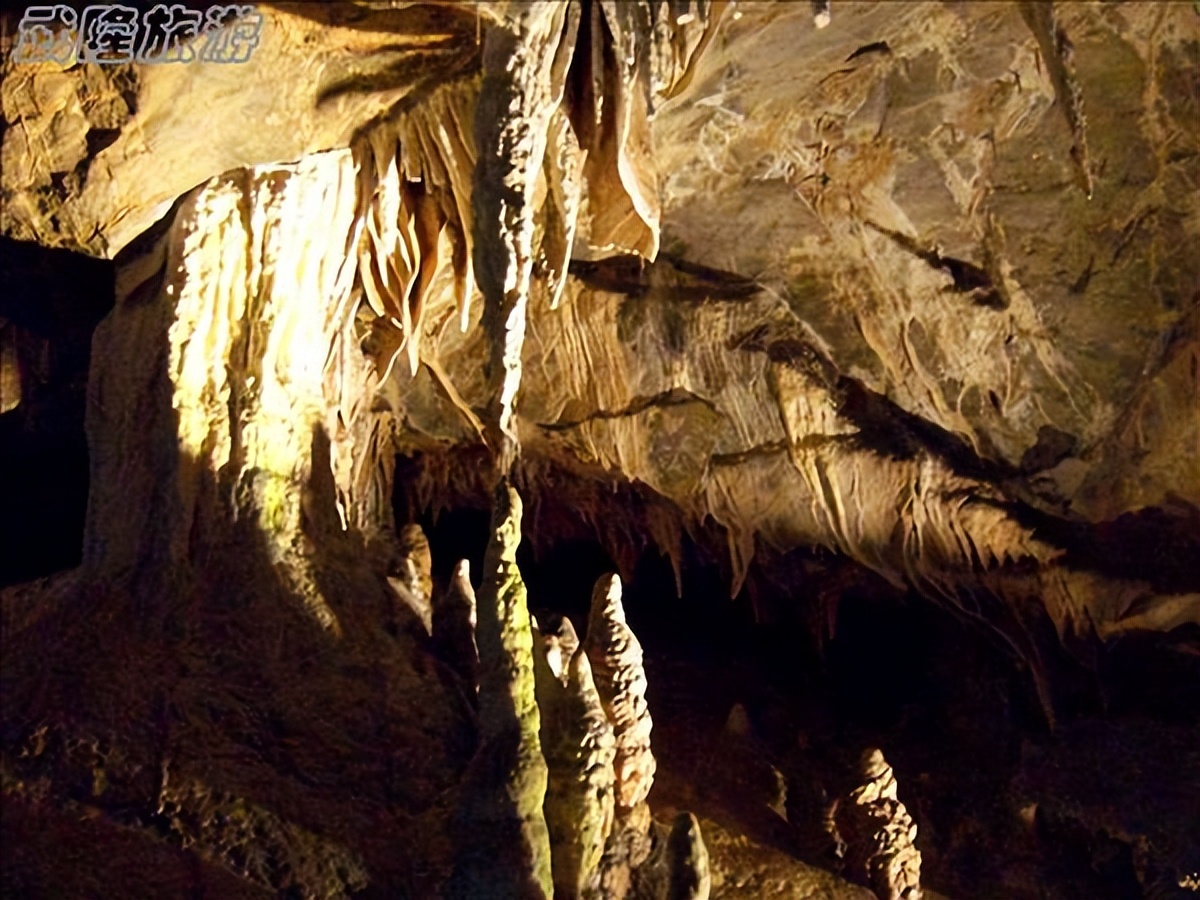 游玩武隆天生三桥和芙蓉洞住哪里,武隆仙女山天生三桥游