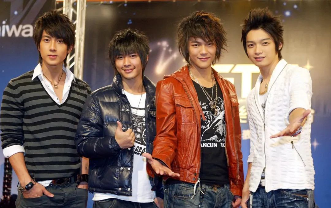 29岁离开组合沉寂十三年,四大偶像组合现状