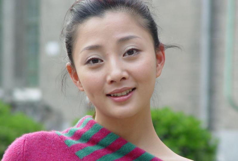 前夫是个贪污犯，历任男友都莫名其妙的分手，殷桃的感情路真难走