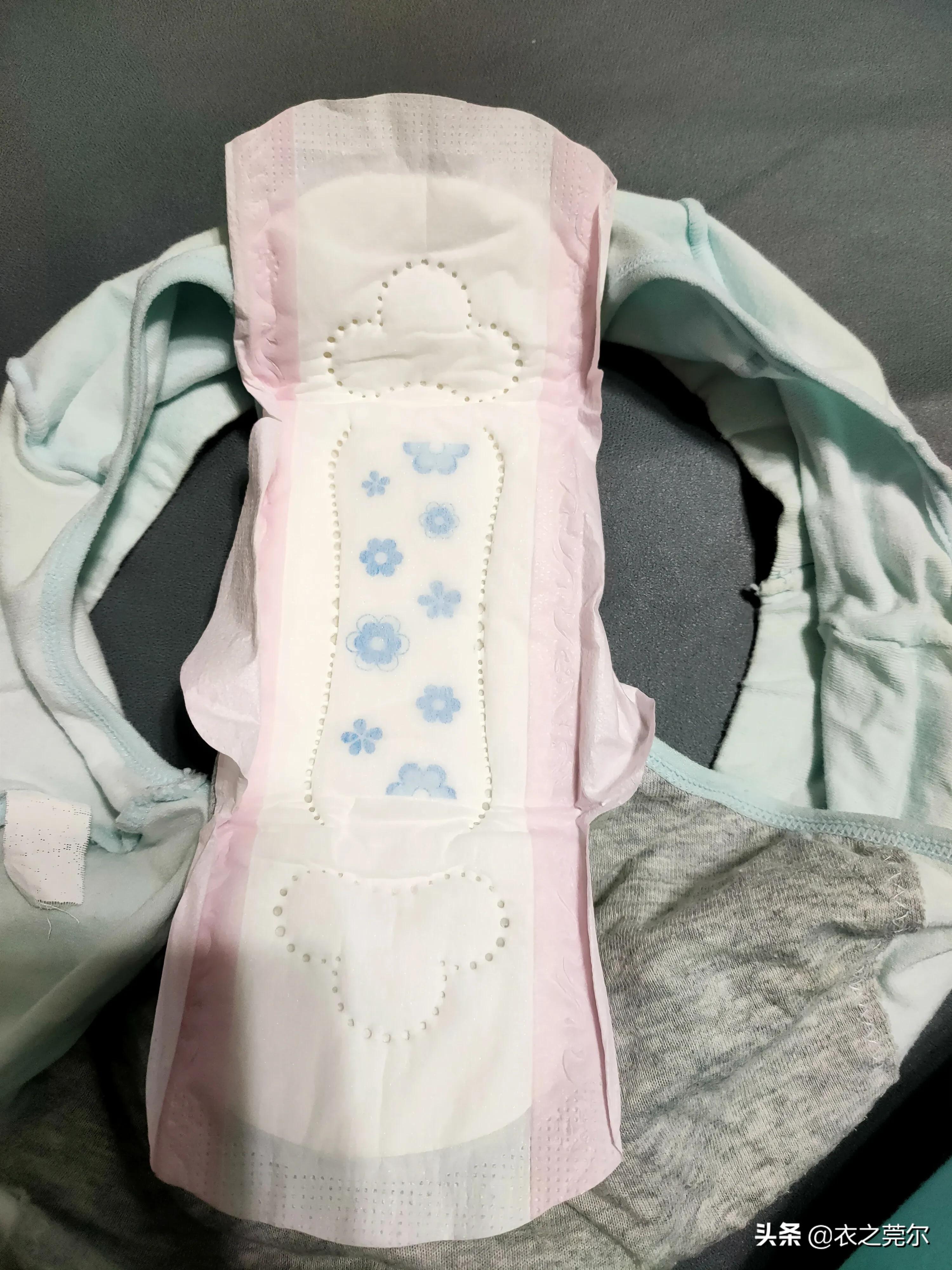 第一次来月经的女孩需要注意什么,农村女儿第一次来例假