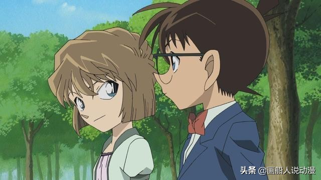 柯南和灰原哀感叹十年的时光，这10年发生太多怪事，他们逆生长了