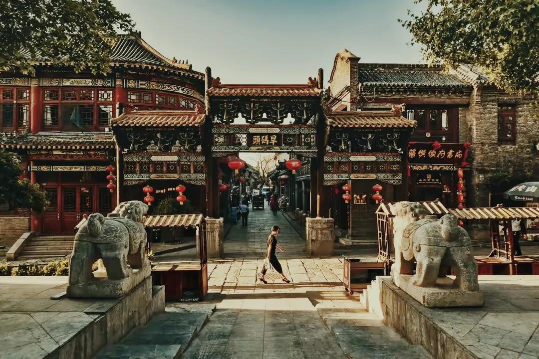 淄博烧烤在中国走红的有利条件,淄博烧烤走红本地人感受