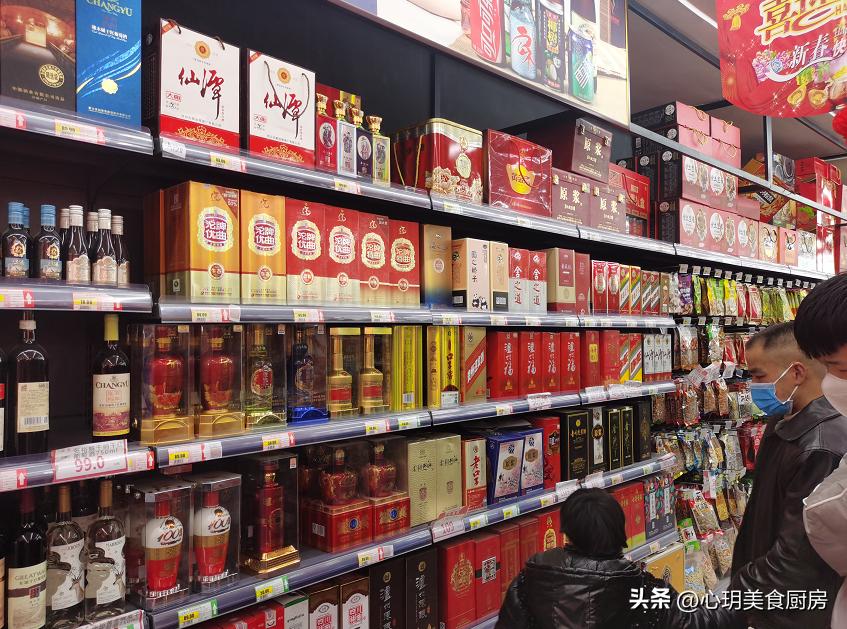 买酒时，老板问“送人还是自己喝”，留个心眼，别傻乎乎的被套路