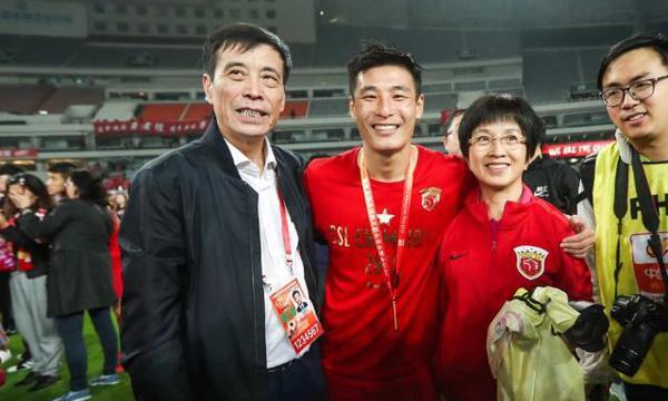 揭秘陈码头与李铁的密切关系：足球风暴背后的交易内幕