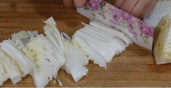 冬天炖一锅白菜豆腐炖粉条,大锅菜冬瓜猪肉白菜炖粉条