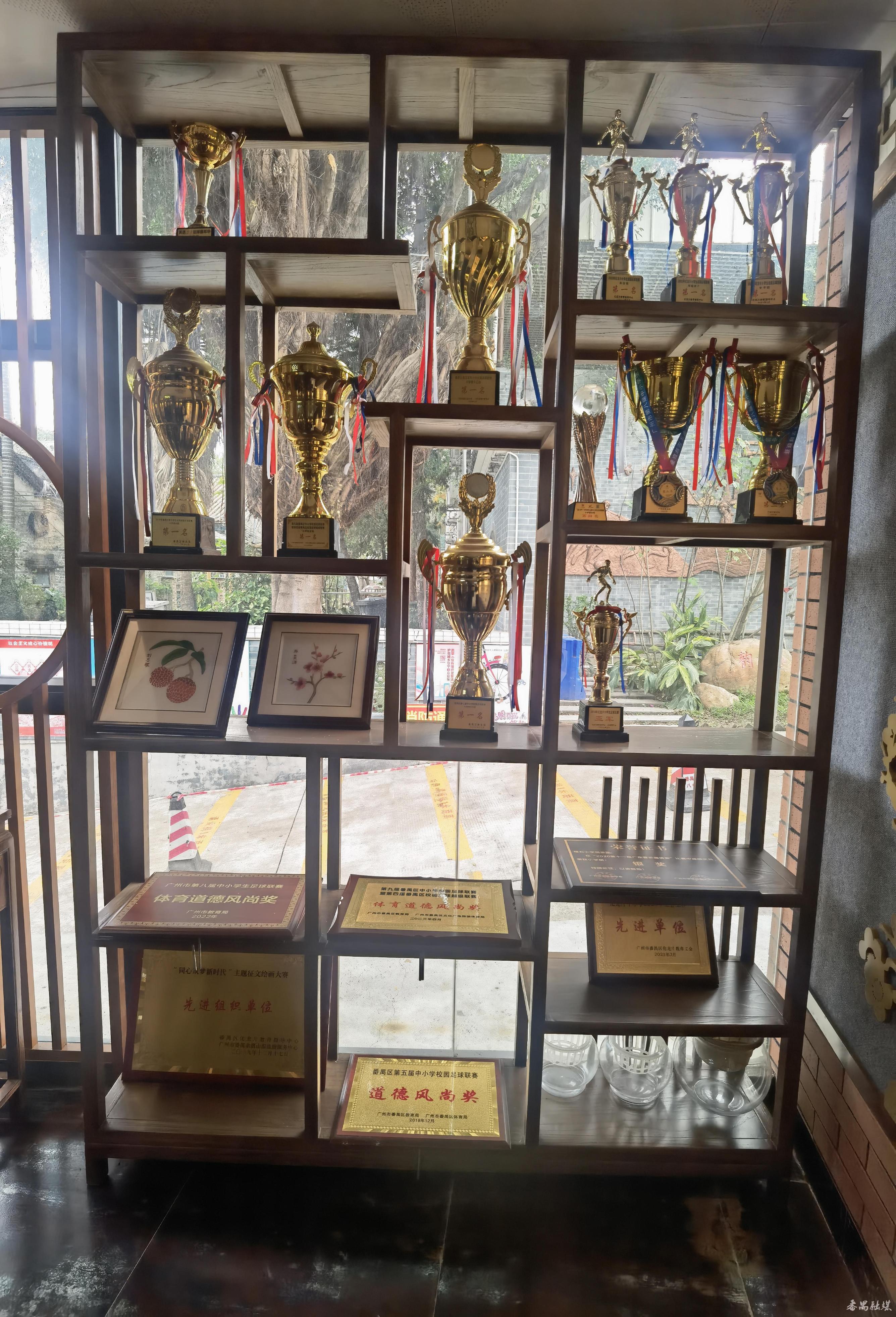 校园风采二年级,穗石小学足球友谊赛