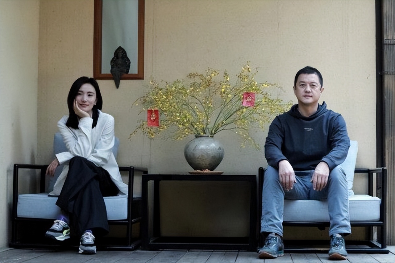 卖豪宅还债？李亚鹏全家搬离市中心豪宅，到郊外房子居住全力赚钱