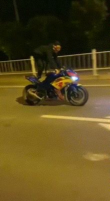 无聊图集20221126足球反着买，别墅靠大海