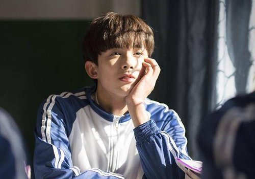 男士自然卷又毛躁头发怎么打理,男士自然卷头发怎样拉直