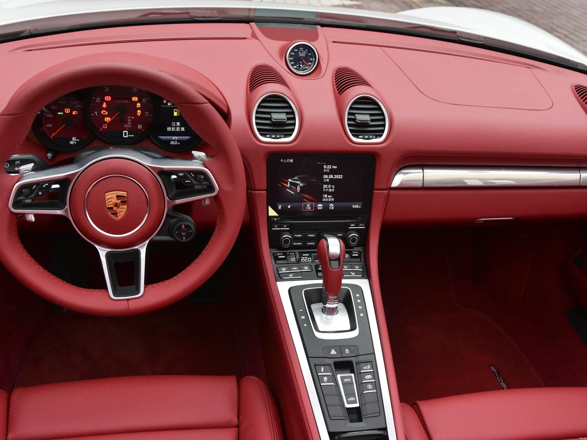 保时捷718boxster2.5t2022新款敞篷,奥迪tt敞篷和保时捷718boxster