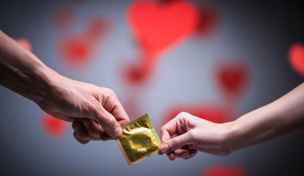 使用安全套，“套”上就完事？6个错误做法，不少男性还没意识到