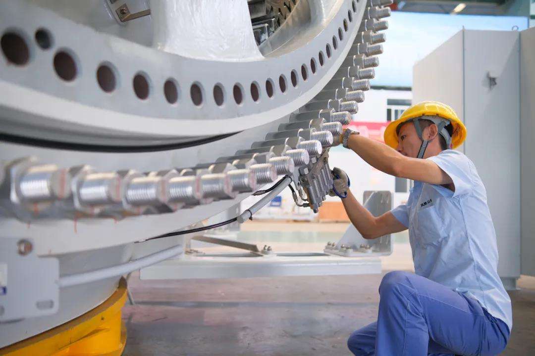 风车一转财源滚滚，风力发电转一圈能发几度电？一年又能赚多少？