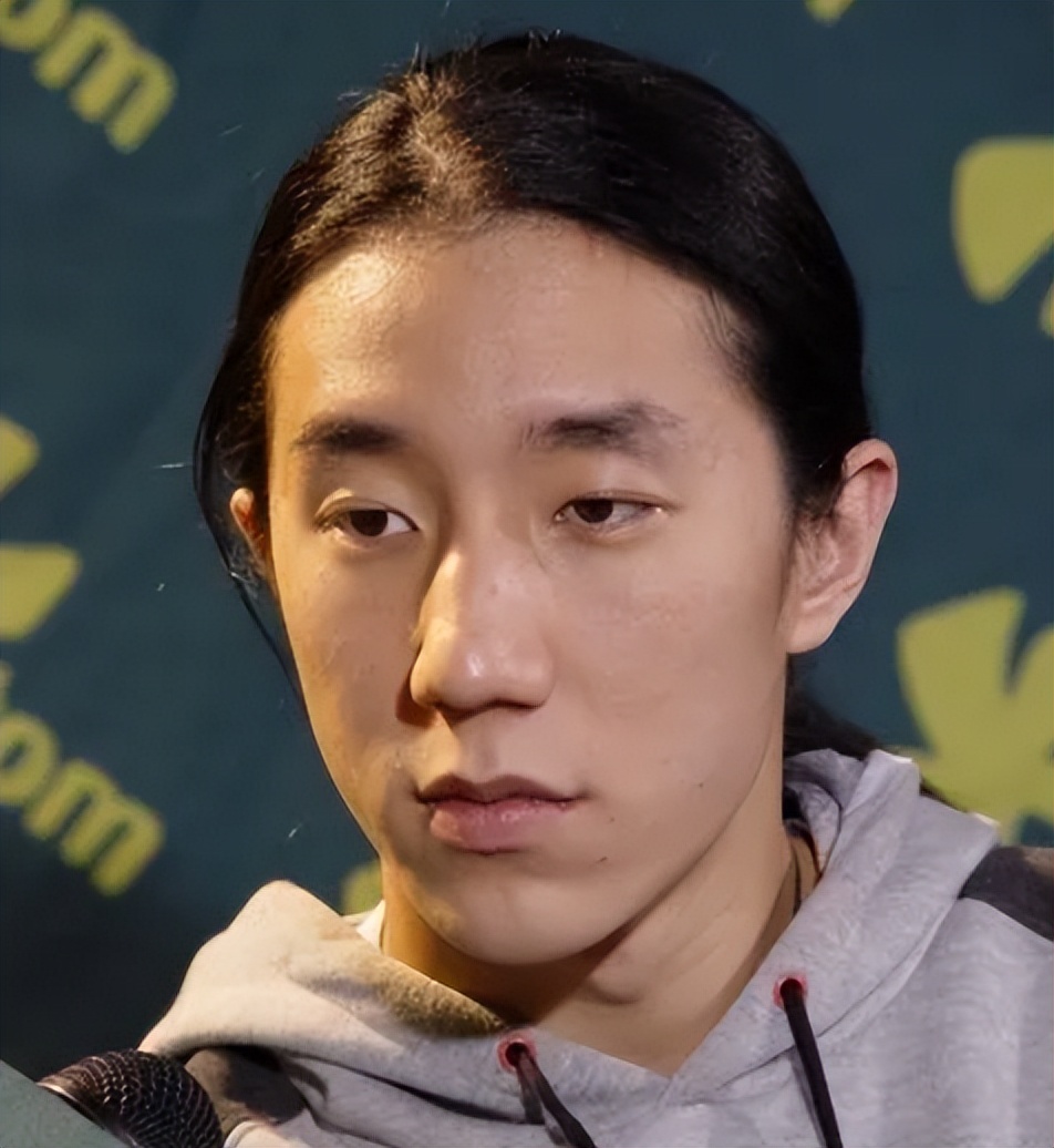 同样是成龙基因，把林凤娇儿子和吴绮莉女儿一对比，差距就出来了