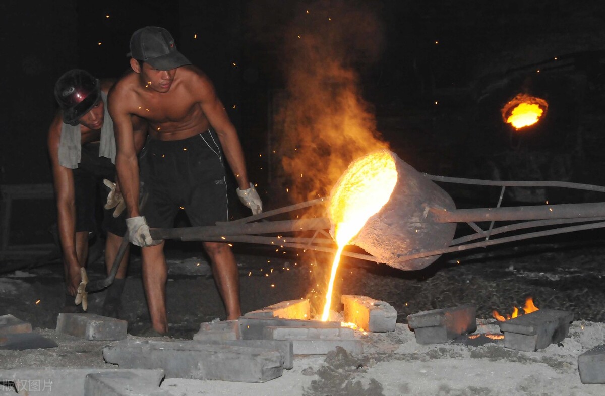 钢市风云录：超级大牛市！2016年钢材价格从1964元大涨至3608元