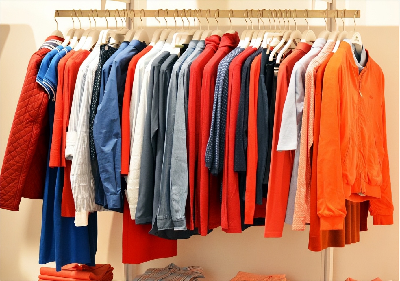 什么牌子的衣服好多是假货,现在为什么品牌服饰这么多假货