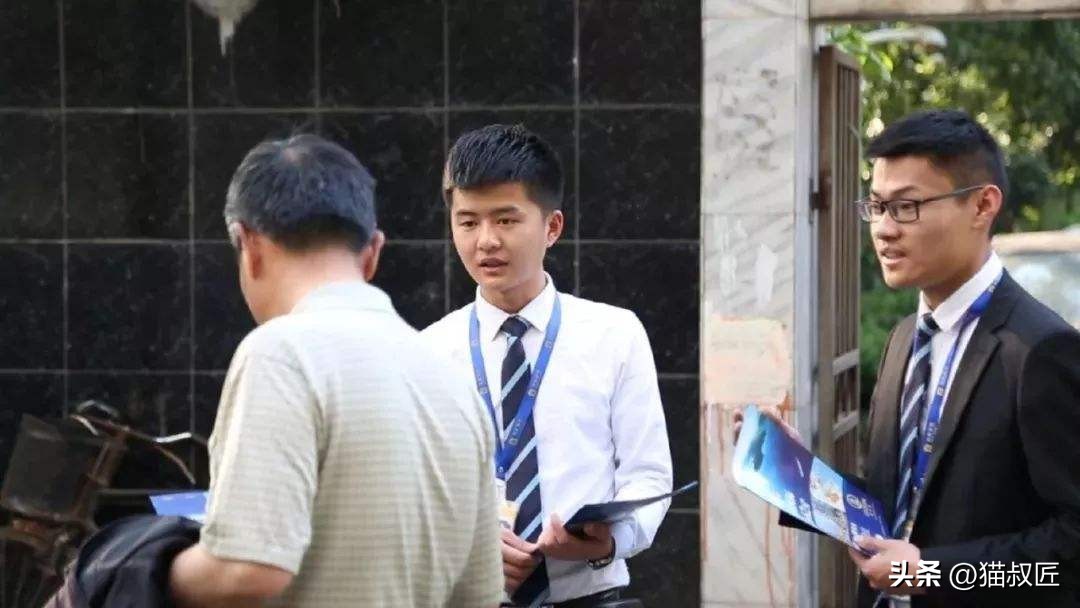 怪事：小伙为了替父亲和自己吹的牛圆谎，竟然租下北京的别墅