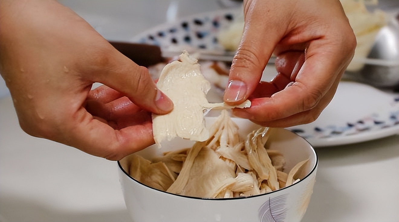 如何熬制菌汤养生汤,如何煲菌汤才好喝又营养