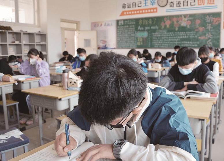 字体手写鲸落体和奶酪体哪个好写,高中生鲸落字体走红字迹清新脱俗