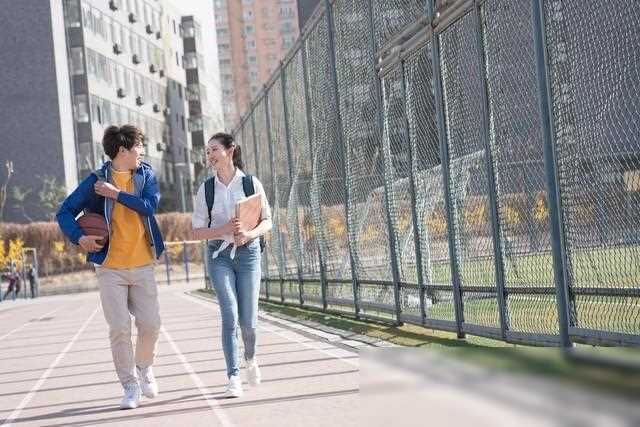 江苏女子结婚当天,女子结婚当天婆婆带孩子坐床