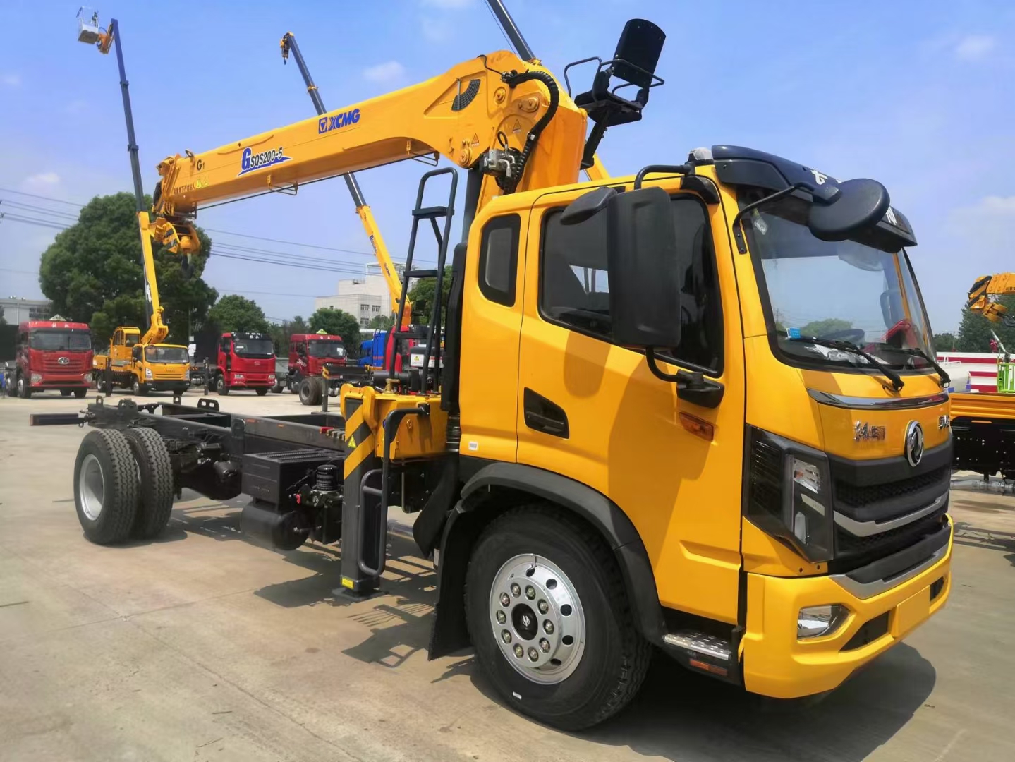 正规的随车吊厂家汽车起重机生产商在哪里？