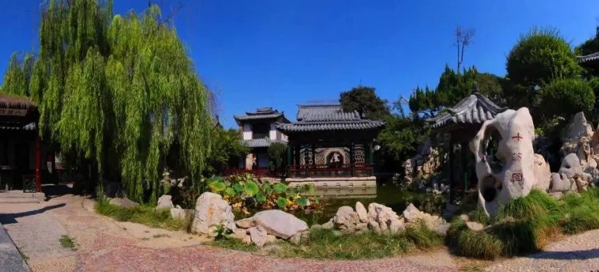 诗溢古风，畅享秋韵。秋已暮、红稀香少