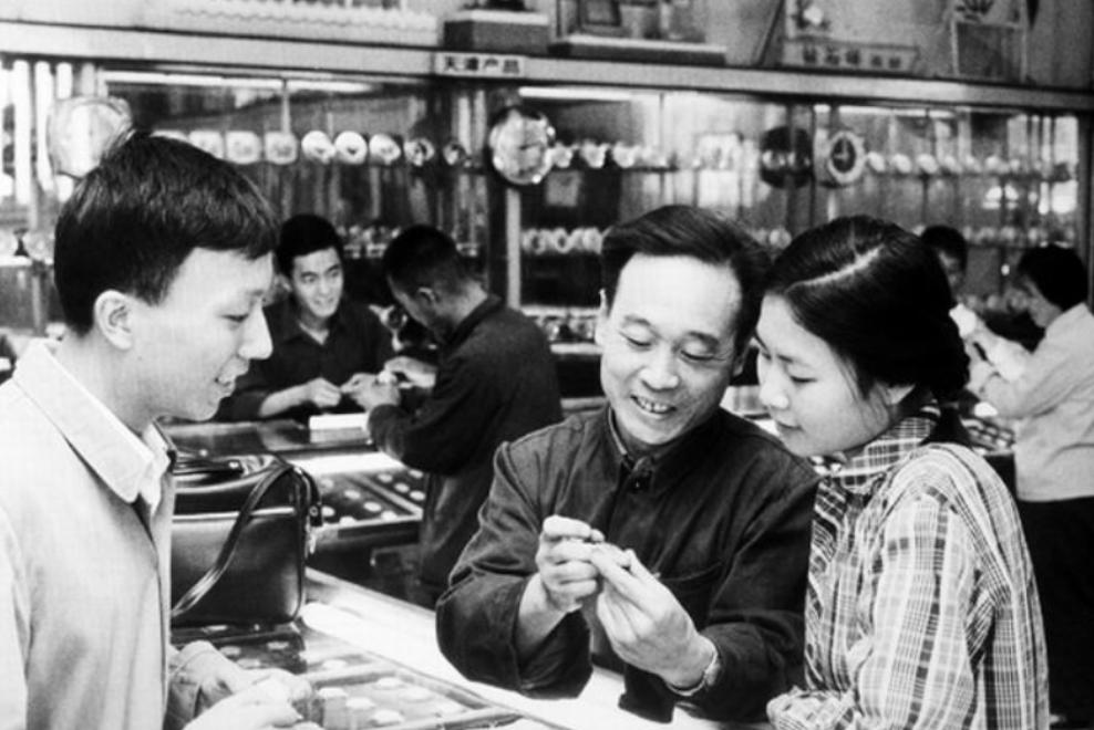 消失的国营委托店：80年代可以买到二手自行车手表，家具甚至钢琴