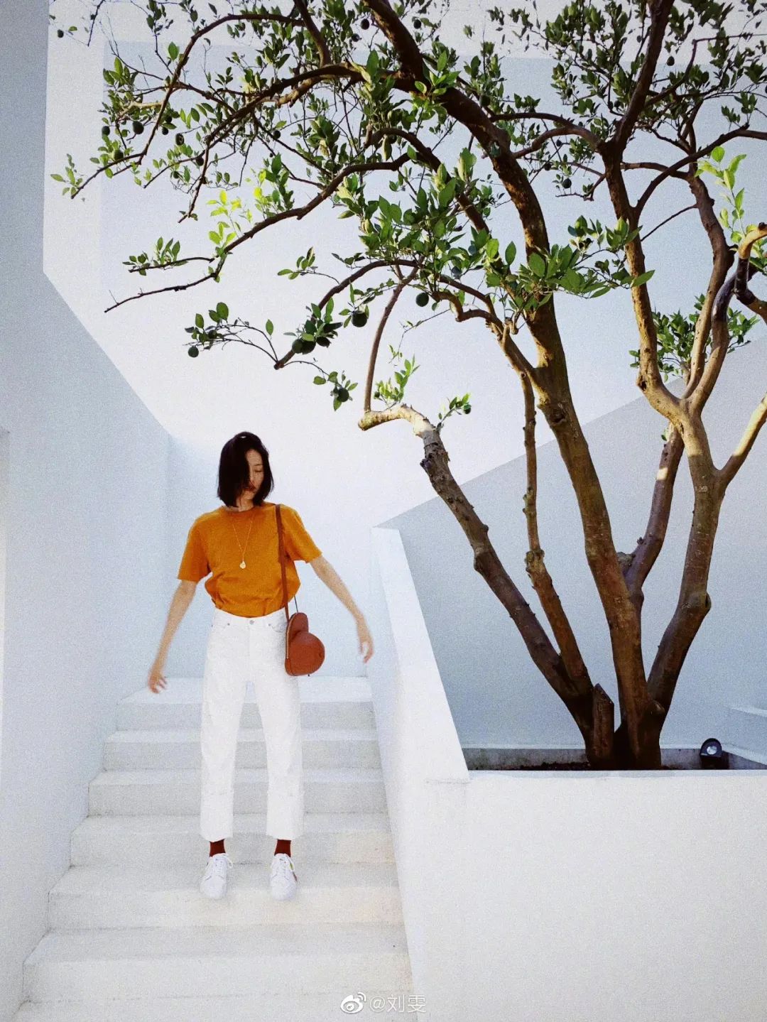 彩色大t恤怎么穿好看,今年时髦宽松t恤