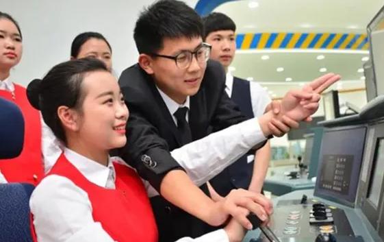 高考走单招好还是自考,高考走单招好还是参加春季高考好