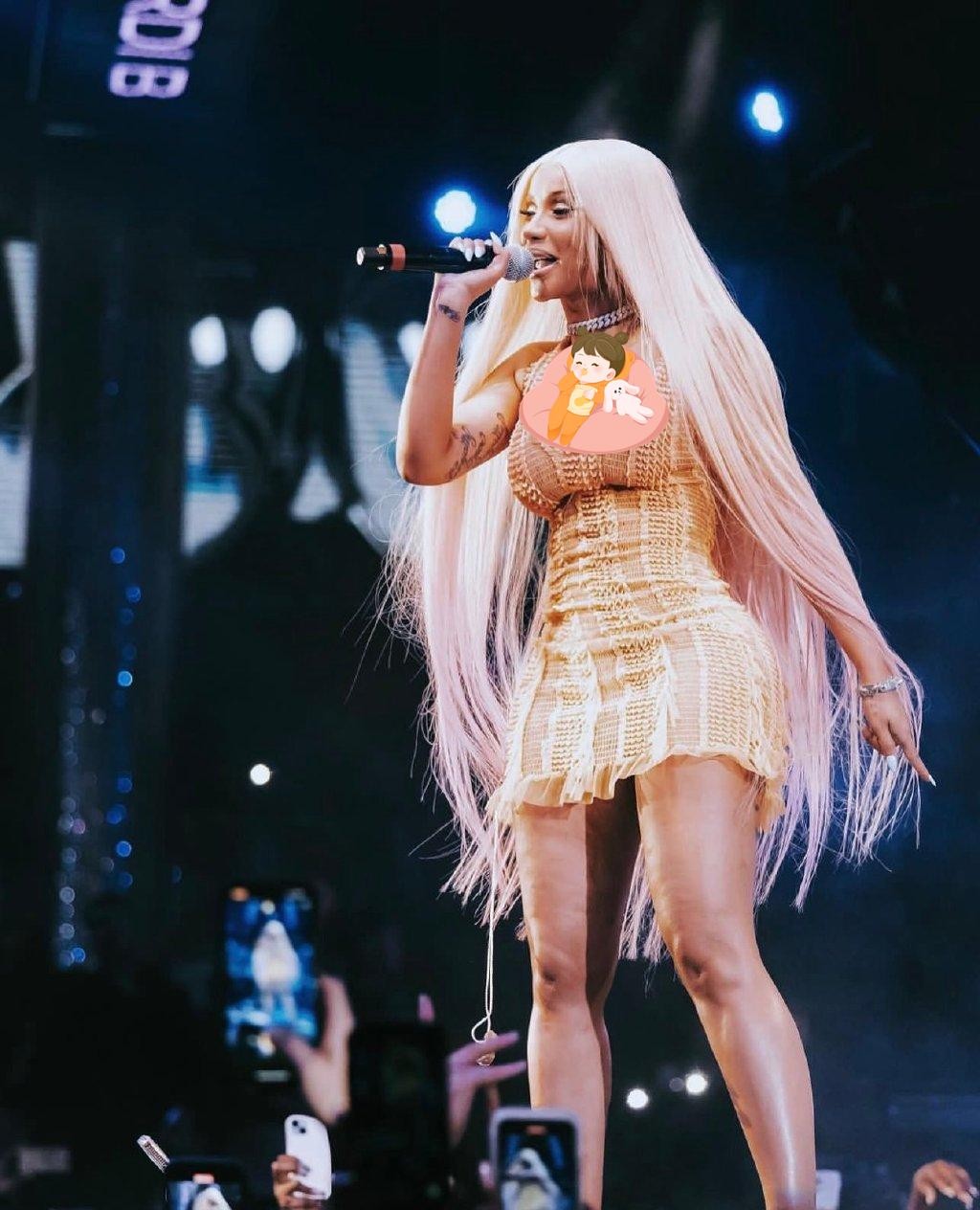 美国女星表演不穿*裤内**，韩国艺人大尺度表演遭举报，性感不是低俗