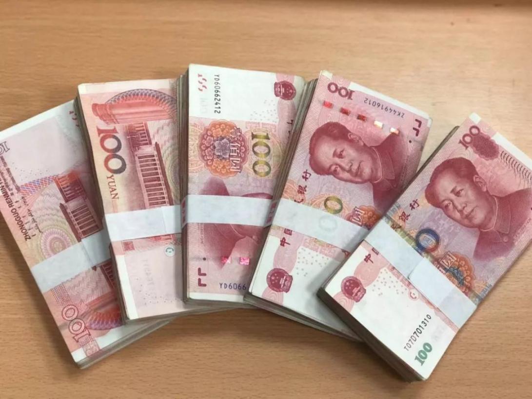 河北女子花10万买长城人寿分红险,河北女子交近10年保险