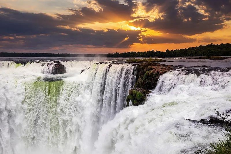 离中国距离最远的国家是,离中国距离最远国家