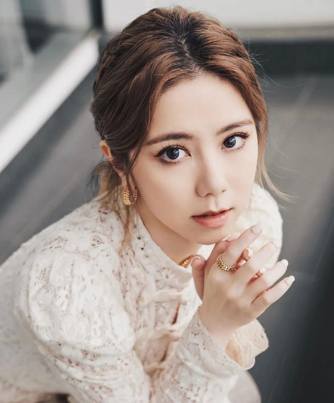 邓紫棋梅西赛后唱歌用什么语言,梅西评论邓紫棋