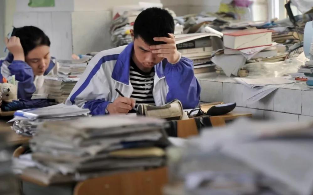 太励志男生从中专成功考入清华,太励志了成功靠自己