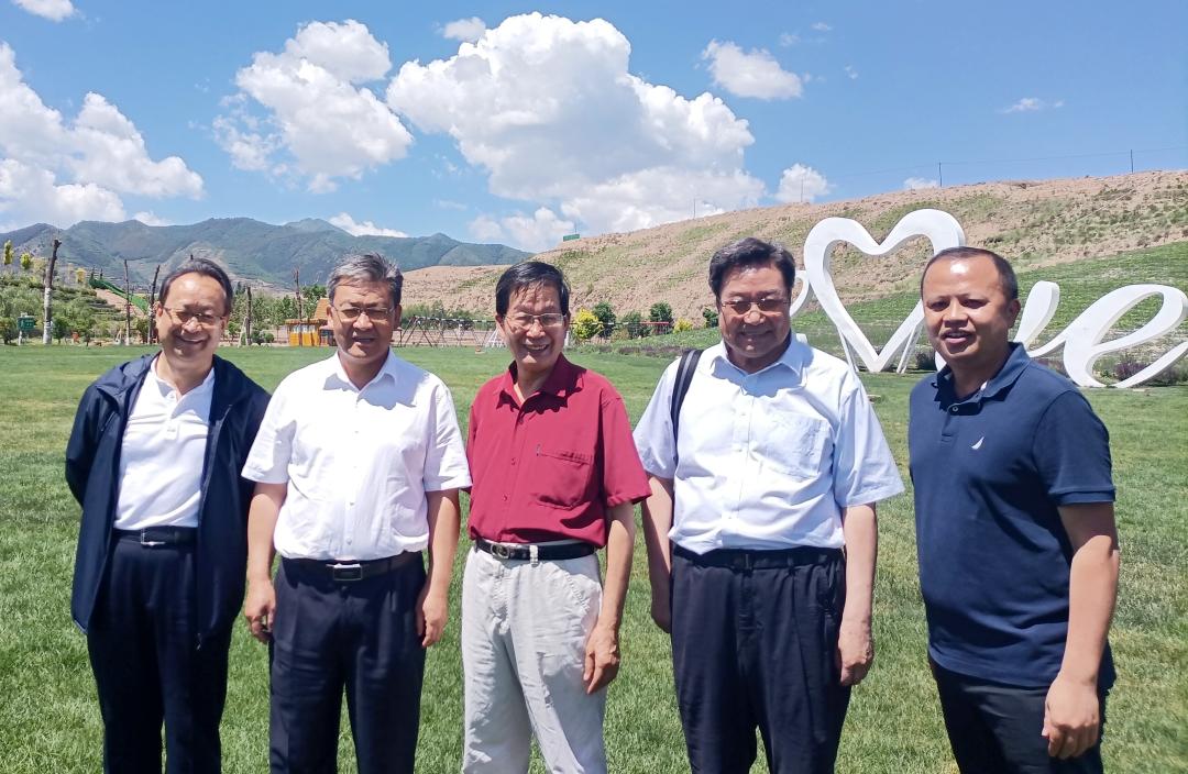 常觅春归不知处花田此地得逢君：栖云田园小镇·花间集