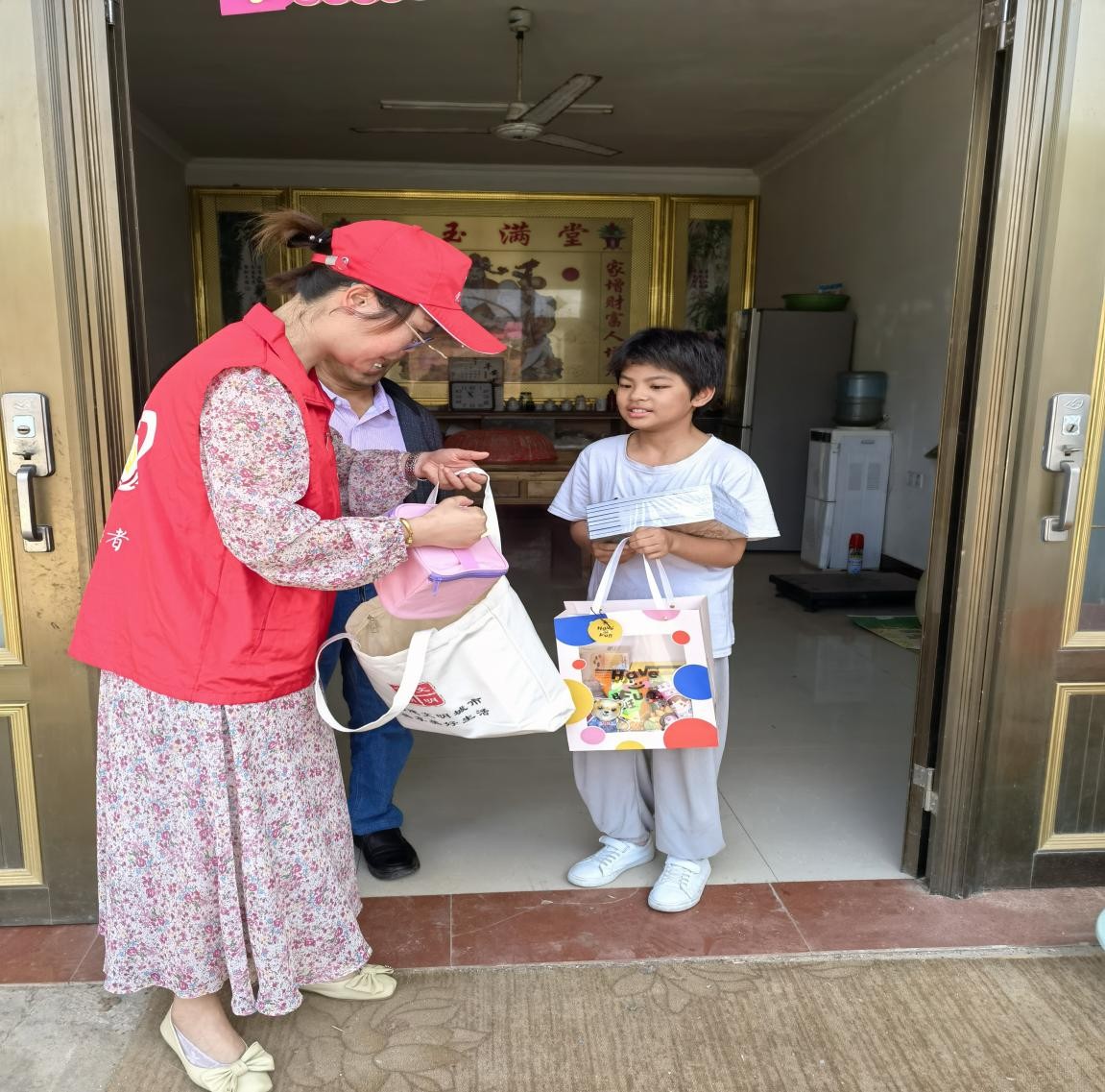 在奉献中绽放美丽,无私奉献绽放生命