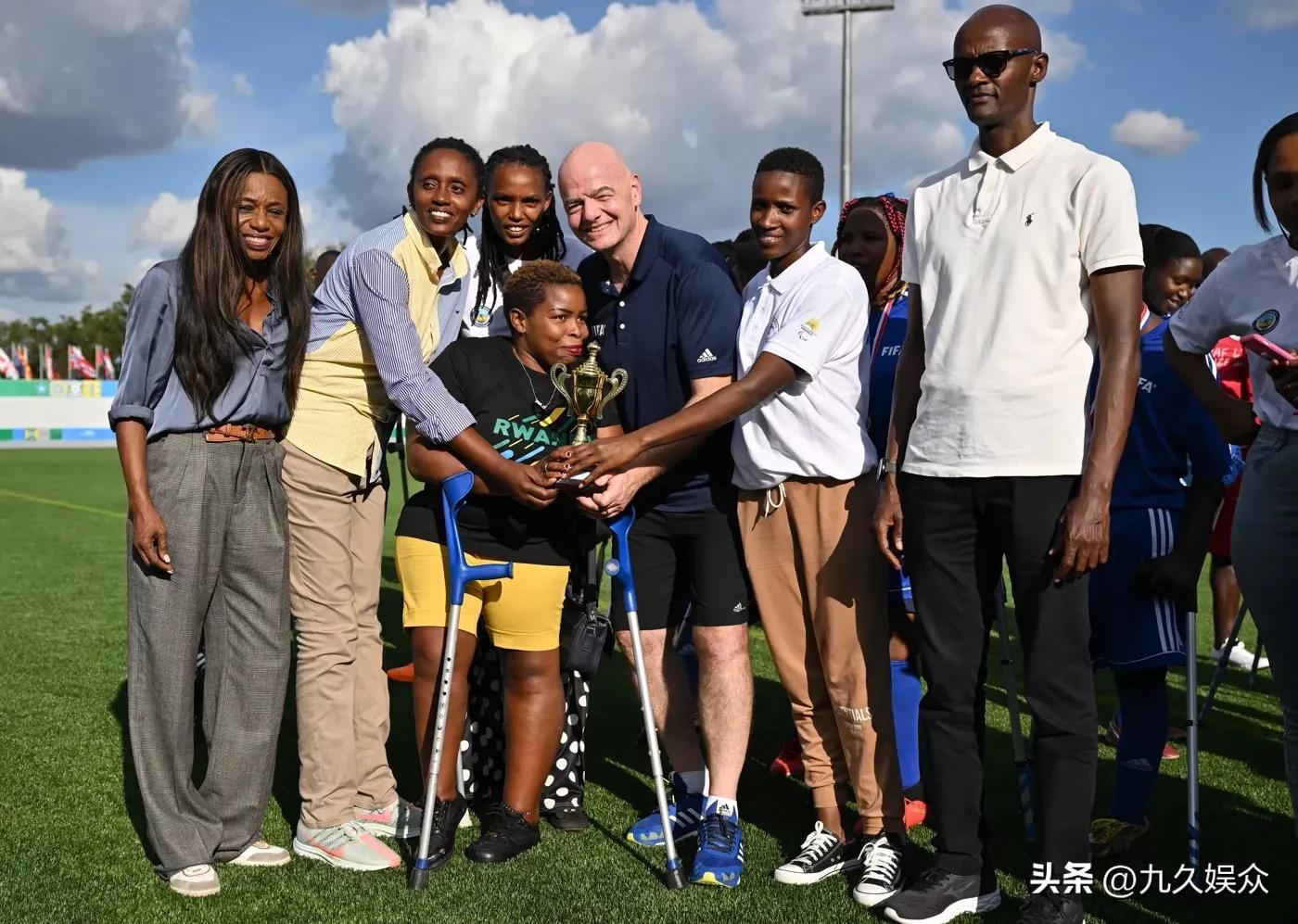 国际足联主席承诺未来将支持截肢足球运动员