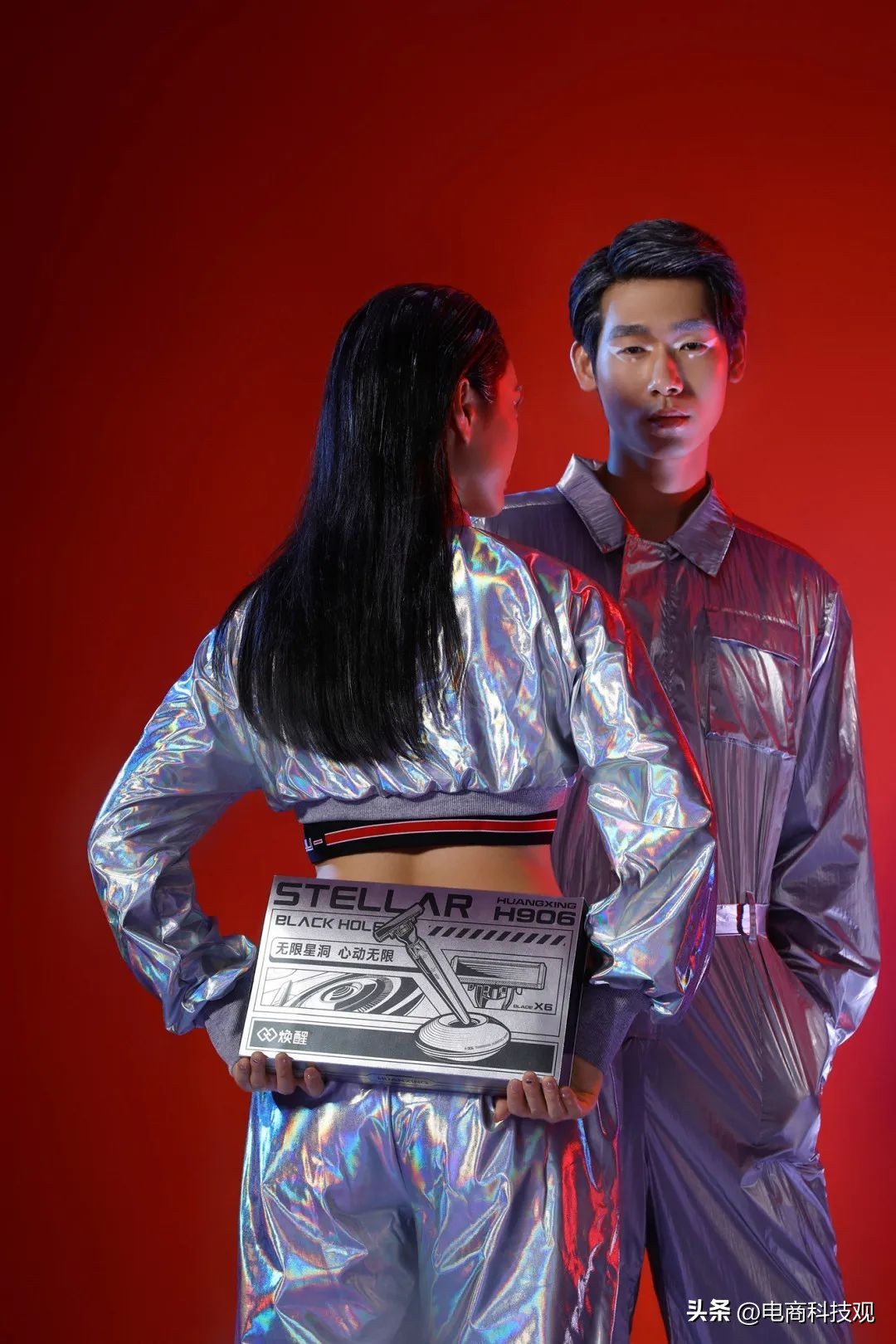 脑洞大开，焕醒星洞小飞碟剃须刀男友很爱玩？