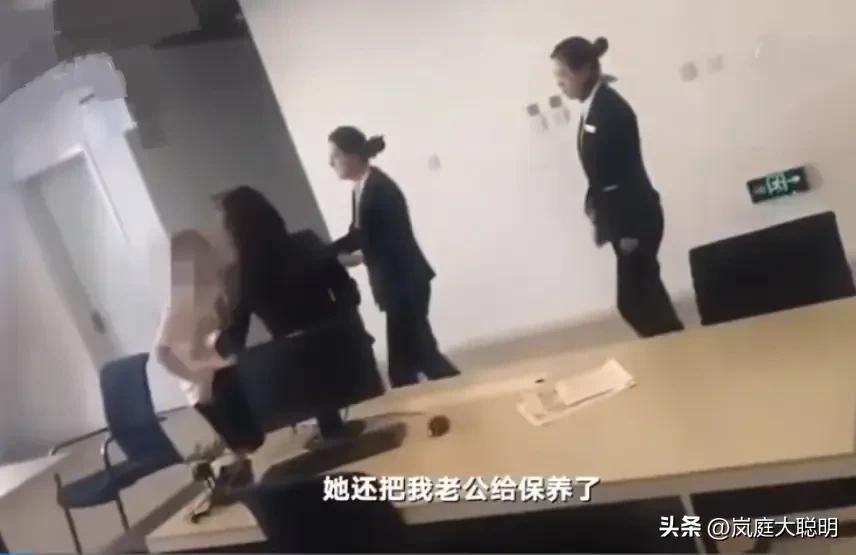 老公出轨后女子送锦旗,丈夫出轨女子给4s店送锦旗
