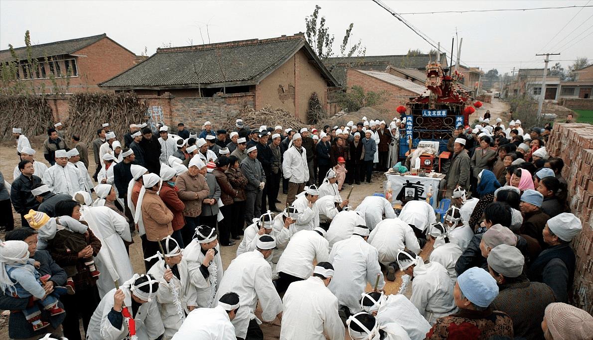 湖北老人去世烧七什么讲究,坟前烧库有讲究么