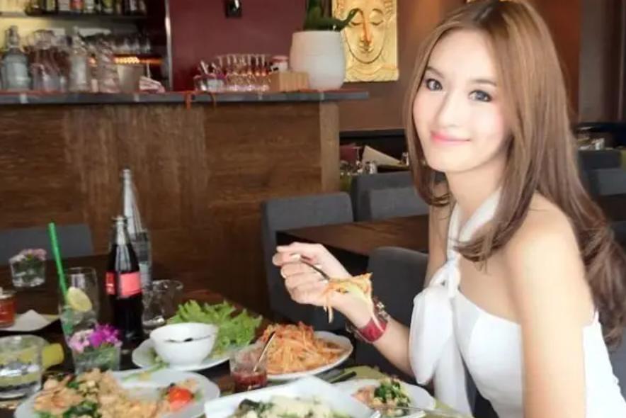 泰国变性第一女星与张家辉,泰国最美变性女星