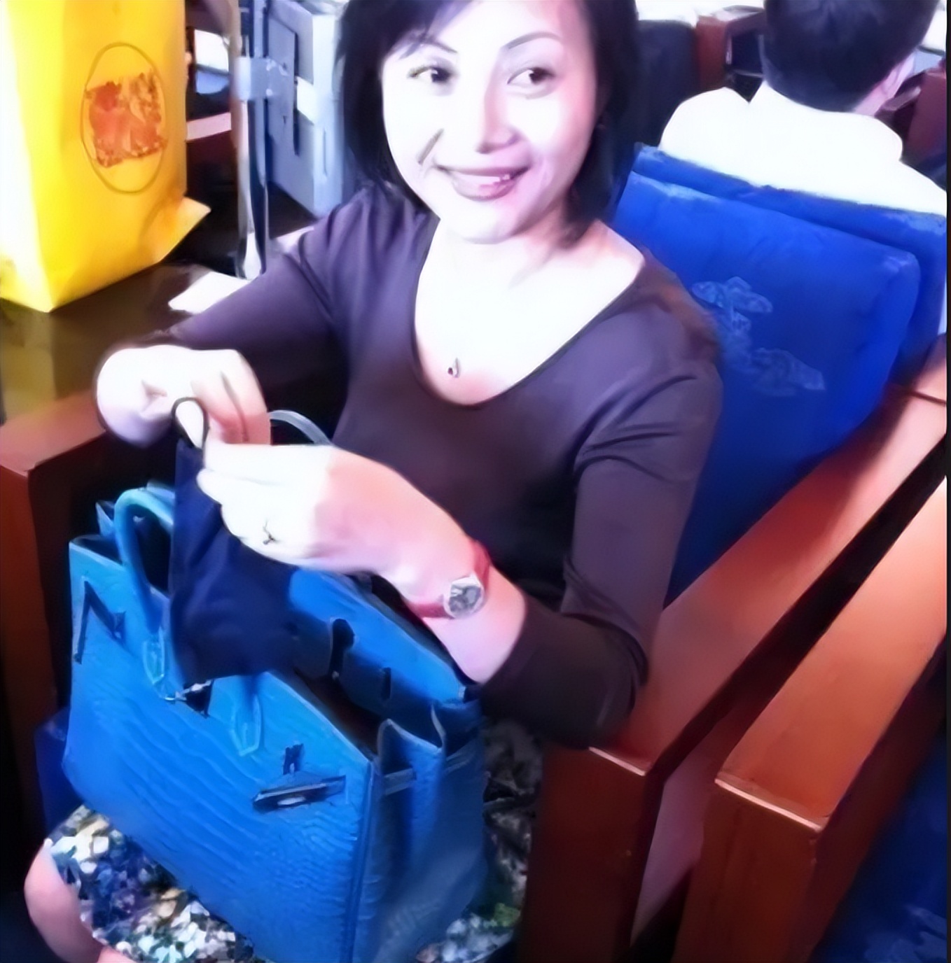 谁说虎毒不食子?亲手把郭美美推入深渊的始作俑者,是她亲妈